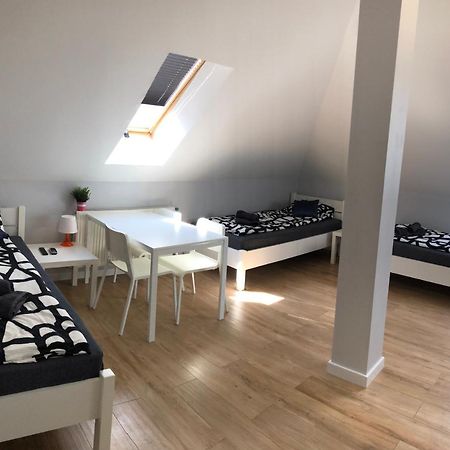 Klimatyzowane Apartamenty I Pokoje Przy Targach Кельце Екстер'єр фото