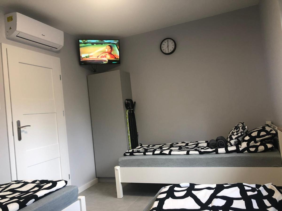Klimatyzowane Apartamenty I Pokoje Przy Targach Кельце Екстер'єр фото