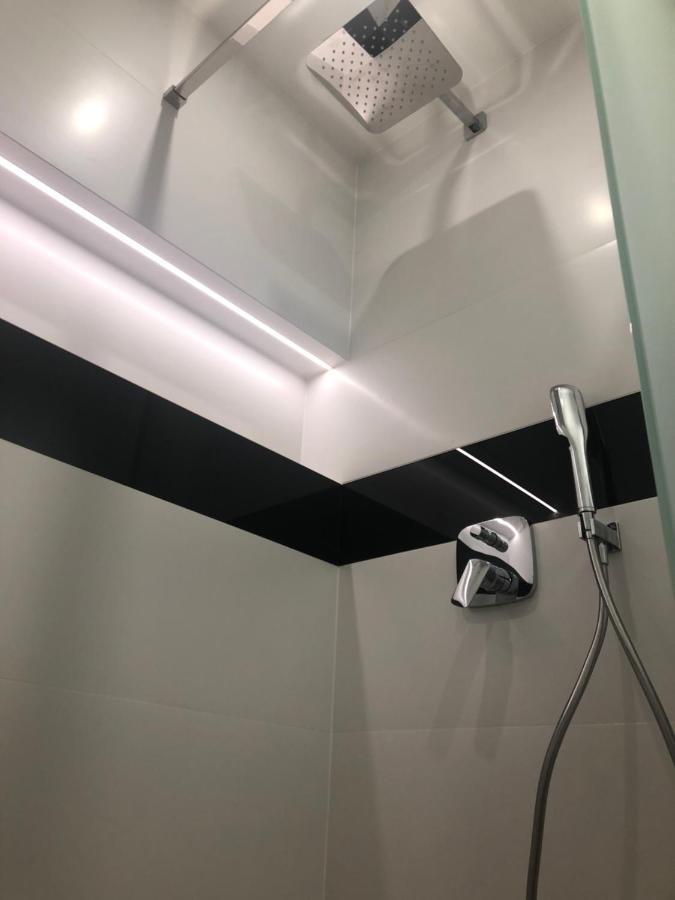 Klimatyzowane Apartamenty I Pokoje Przy Targach Кельце Екстер'єр фото