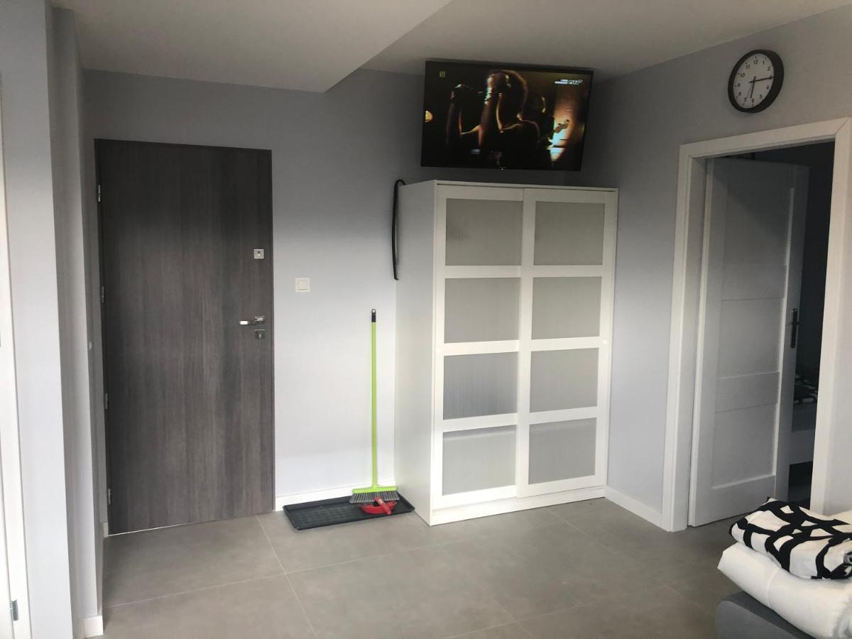 Klimatyzowane Apartamenty I Pokoje Przy Targach Кельце Екстер'єр фото