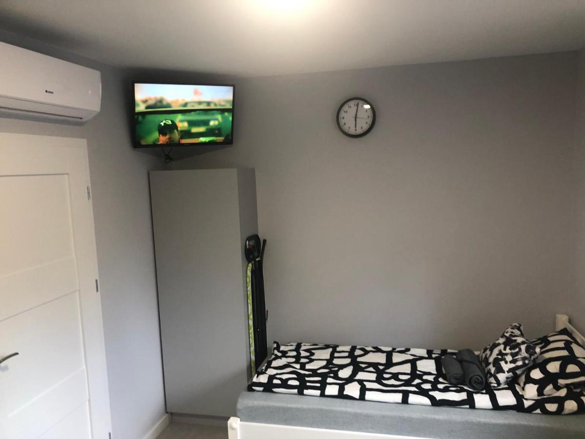 Klimatyzowane Apartamenty I Pokoje Przy Targach Кельце Екстер'єр фото