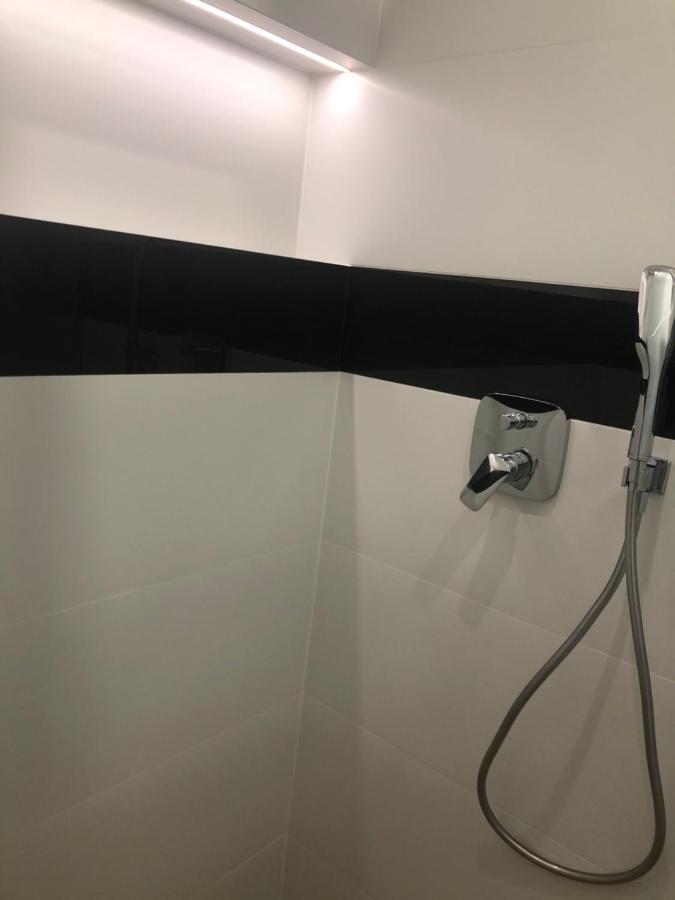 Klimatyzowane Apartamenty I Pokoje Przy Targach Кельце Екстер'єр фото
