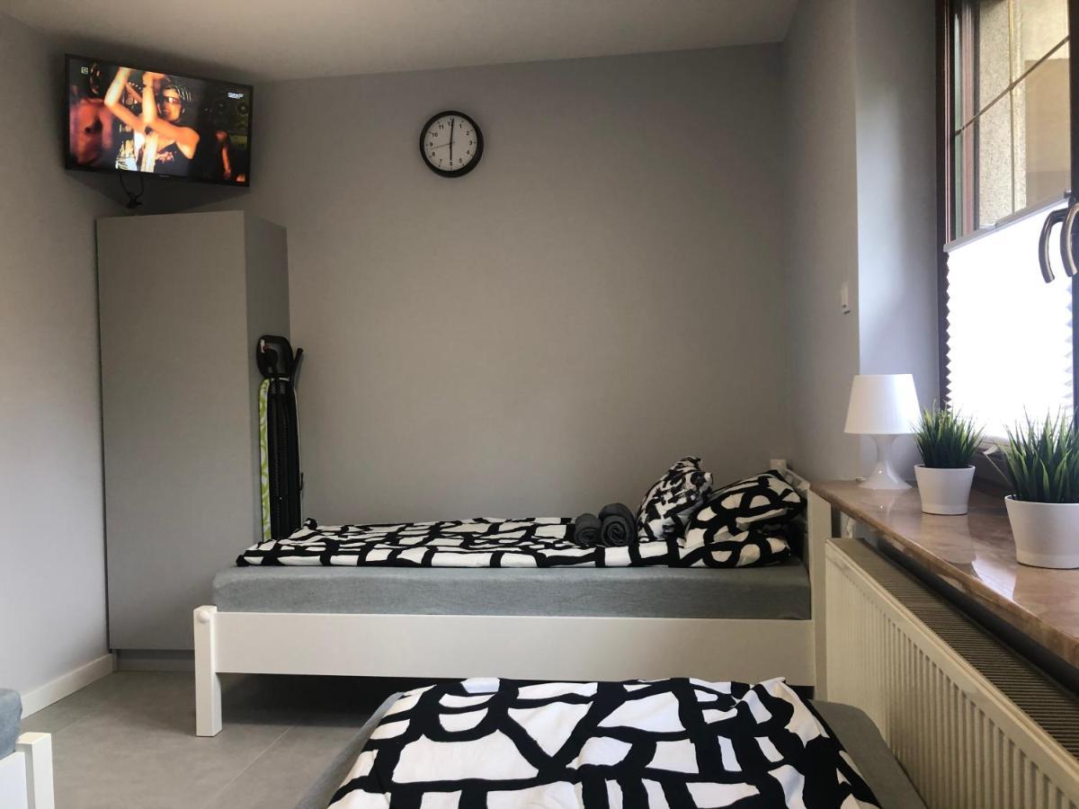 Klimatyzowane Apartamenty I Pokoje Przy Targach Кельце Екстер'єр фото