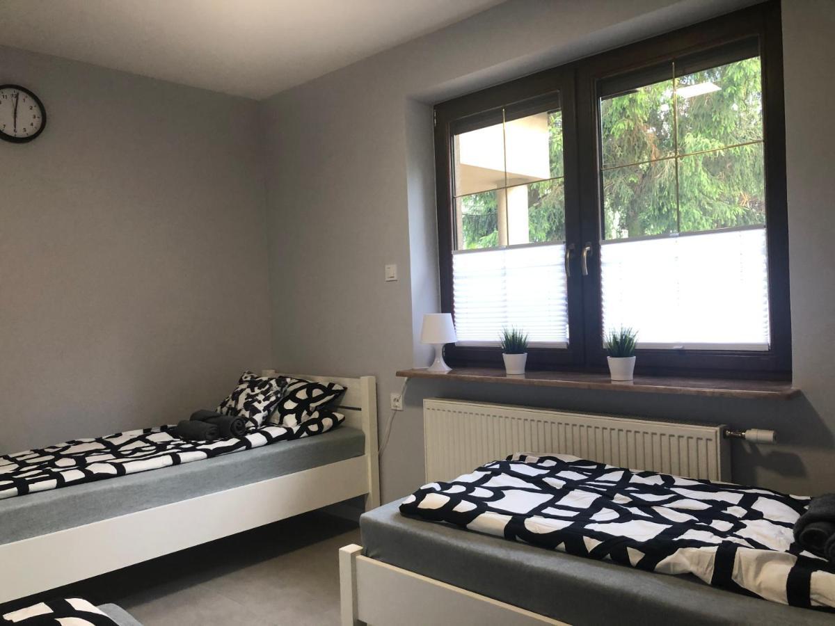 Klimatyzowane Apartamenty I Pokoje Przy Targach Кельце Екстер'єр фото