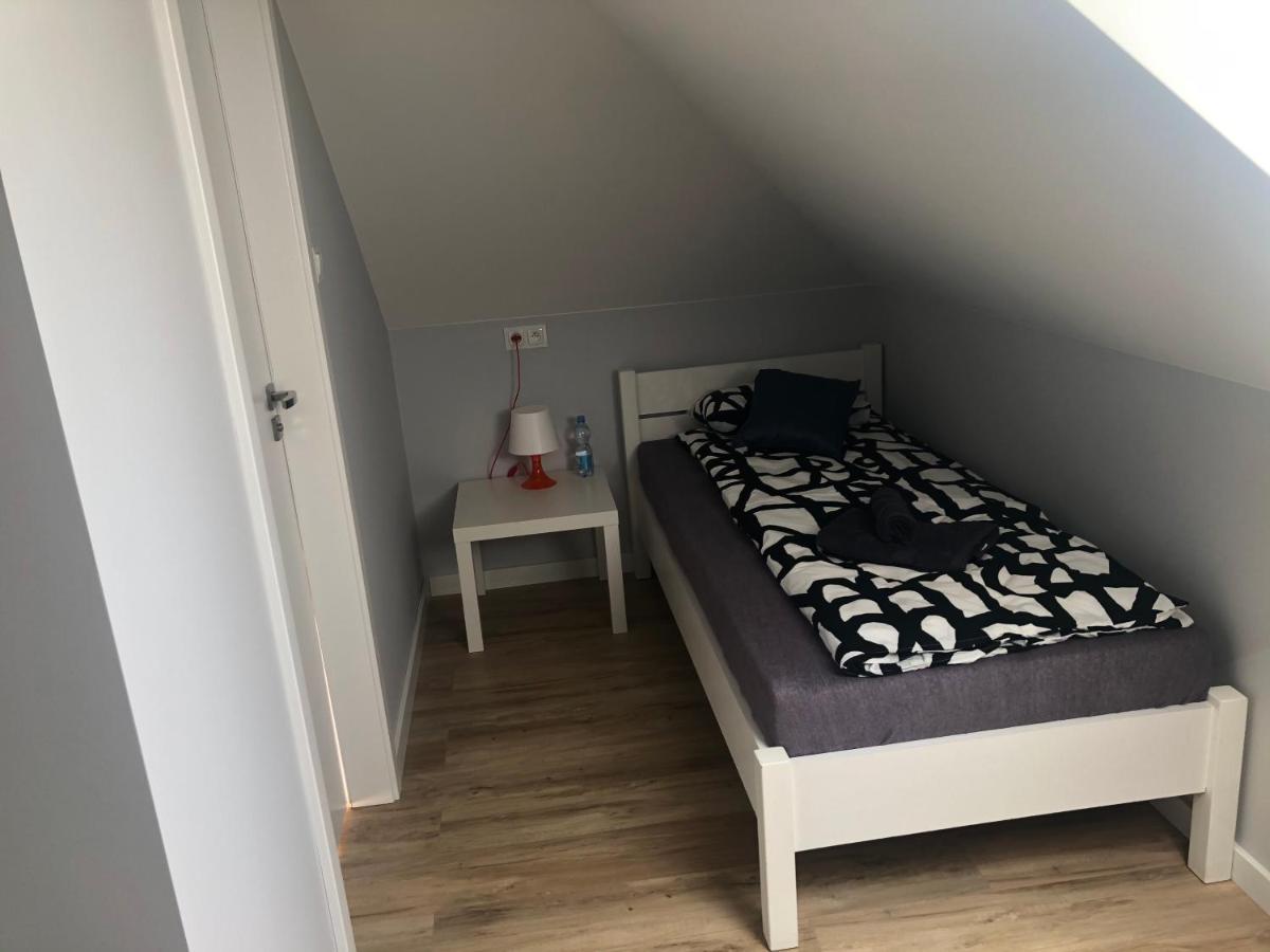 Klimatyzowane Apartamenty I Pokoje Przy Targach Кельце Екстер'єр фото