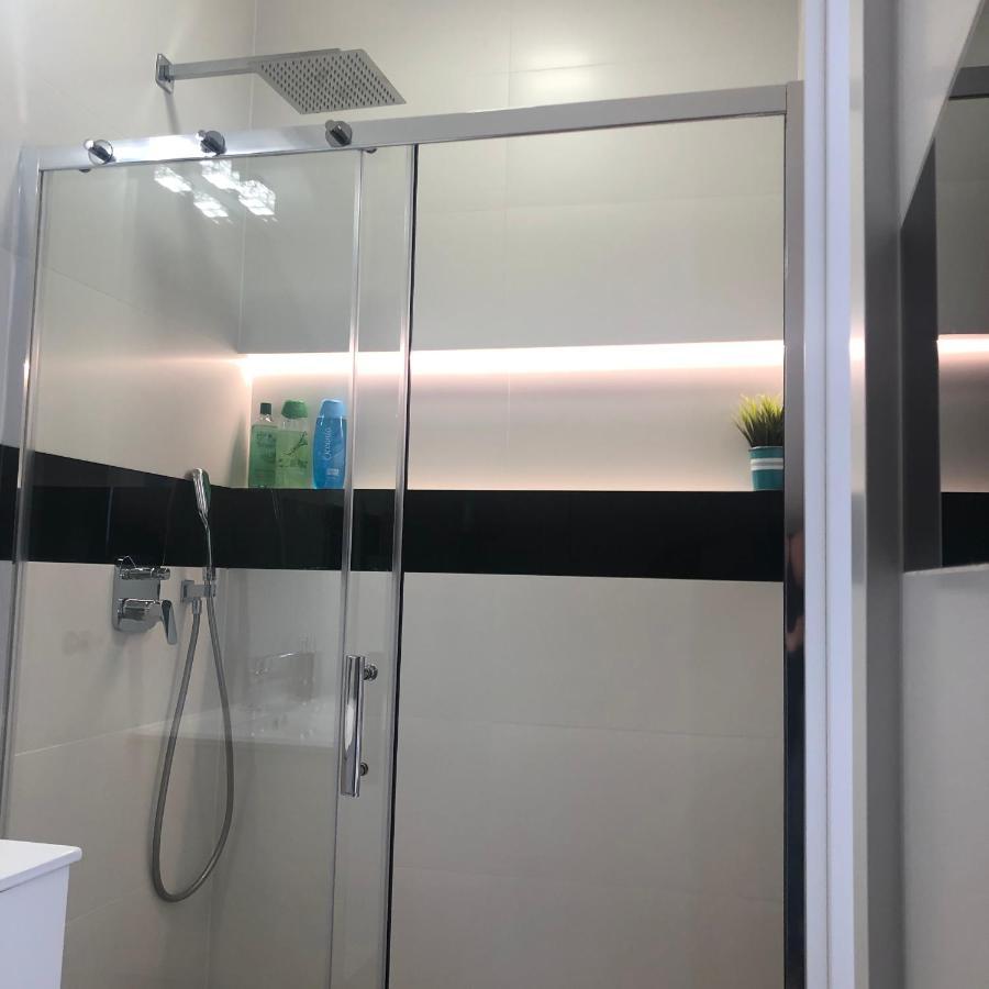 Klimatyzowane Apartamenty I Pokoje Przy Targach Кельце Екстер'єр фото