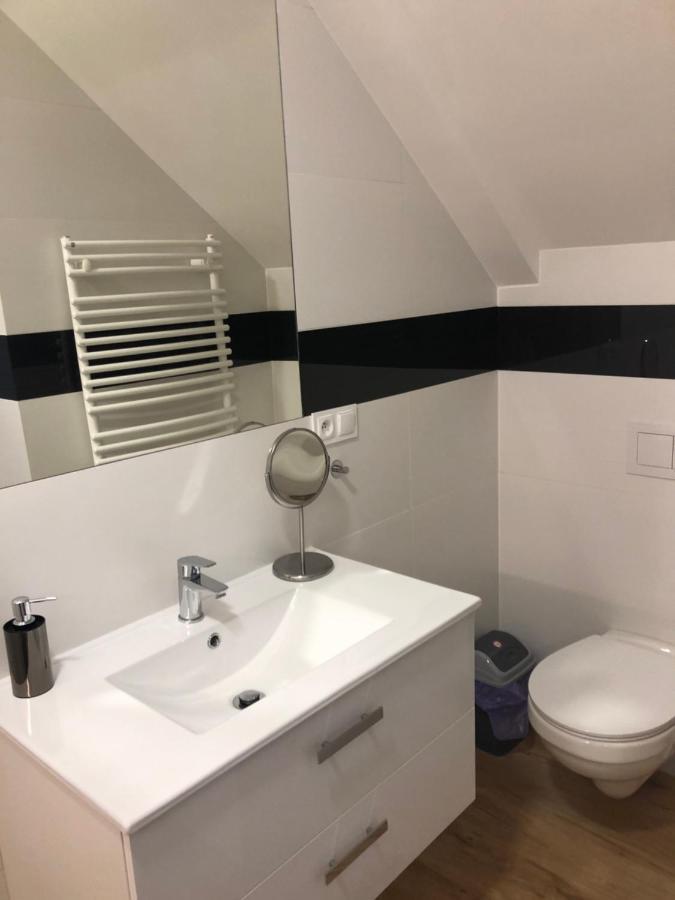 Klimatyzowane Apartamenty I Pokoje Przy Targach Кельце Екстер'єр фото