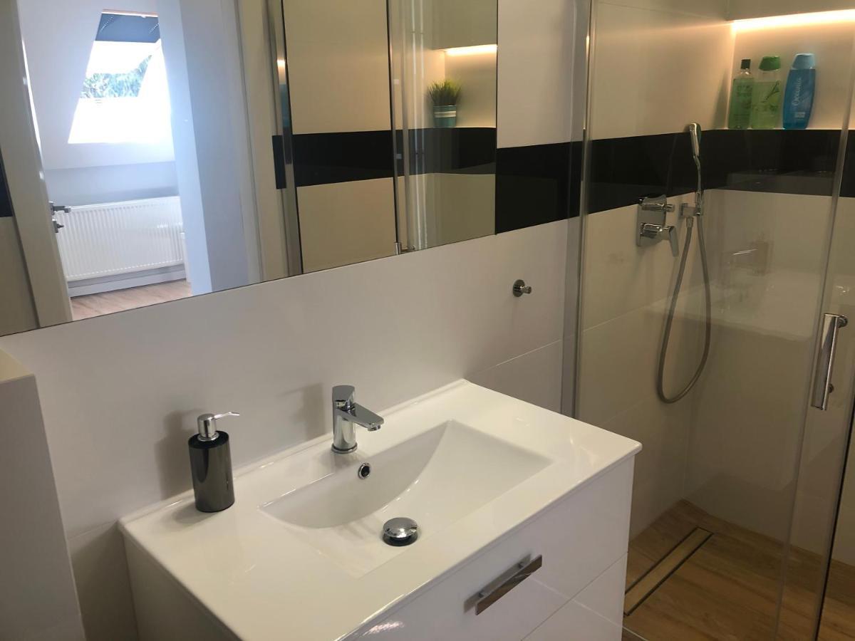 Klimatyzowane Apartamenty I Pokoje Przy Targach Кельце Екстер'єр фото