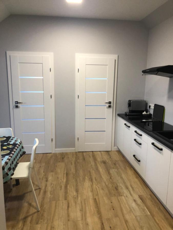 Klimatyzowane Apartamenty I Pokoje Przy Targach Кельце Екстер'єр фото