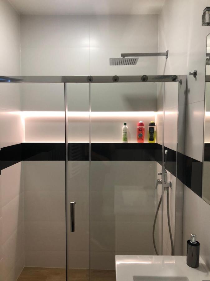 Klimatyzowane Apartamenty I Pokoje Przy Targach Кельце Екстер'єр фото