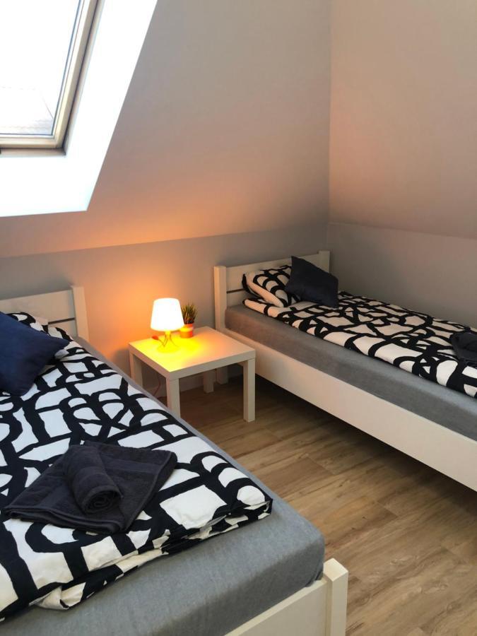 Klimatyzowane Apartamenty I Pokoje Przy Targach Кельце Екстер'єр фото