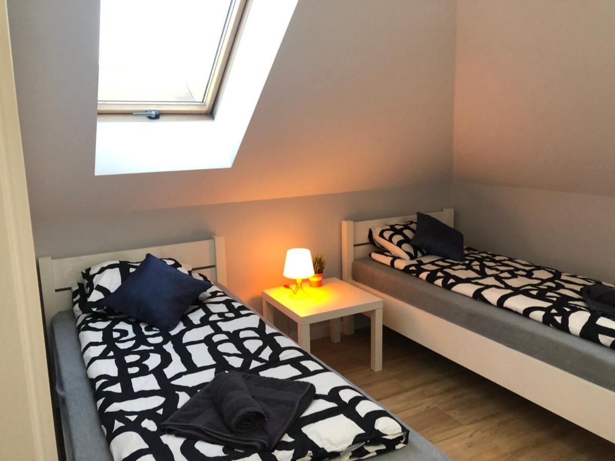 Klimatyzowane Apartamenty I Pokoje Przy Targach Кельце Екстер'єр фото