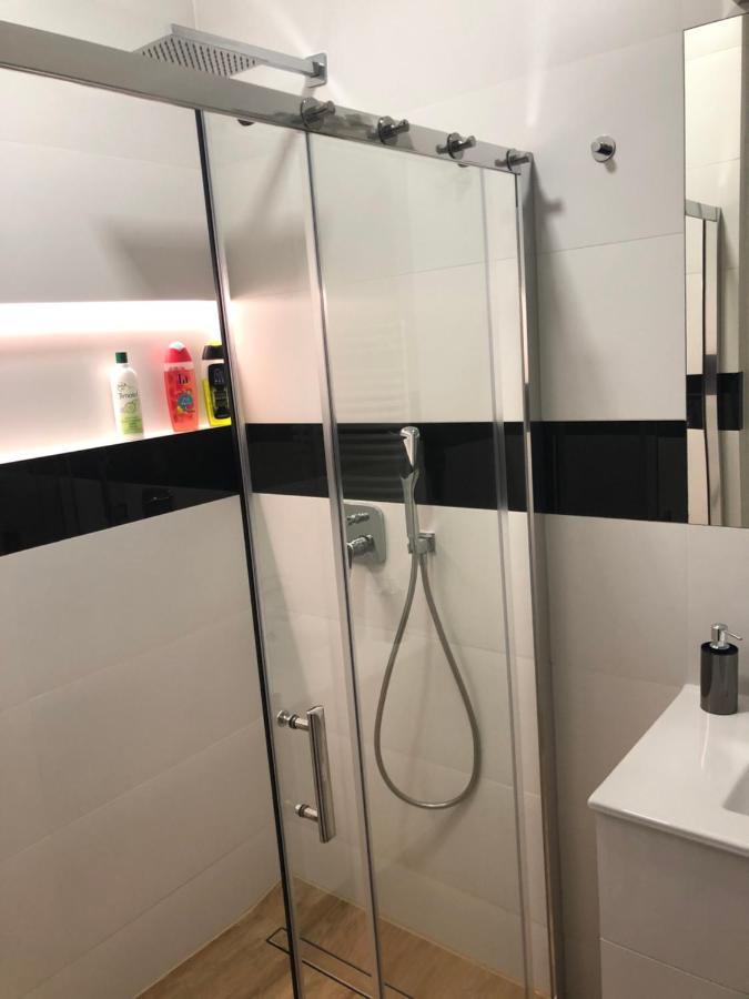 Klimatyzowane Apartamenty I Pokoje Przy Targach Кельце Екстер'єр фото