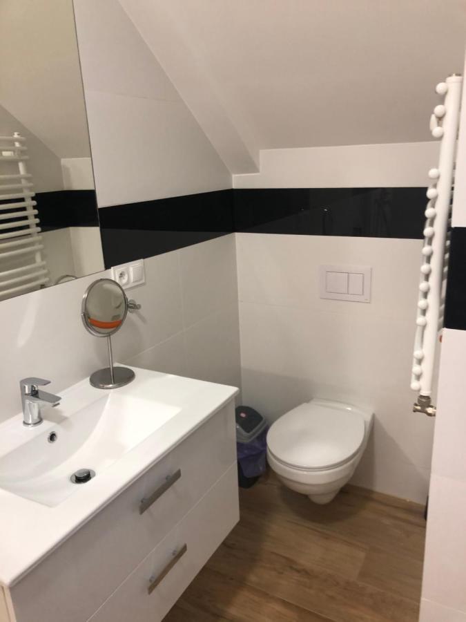 Klimatyzowane Apartamenty I Pokoje Przy Targach Кельце Екстер'єр фото